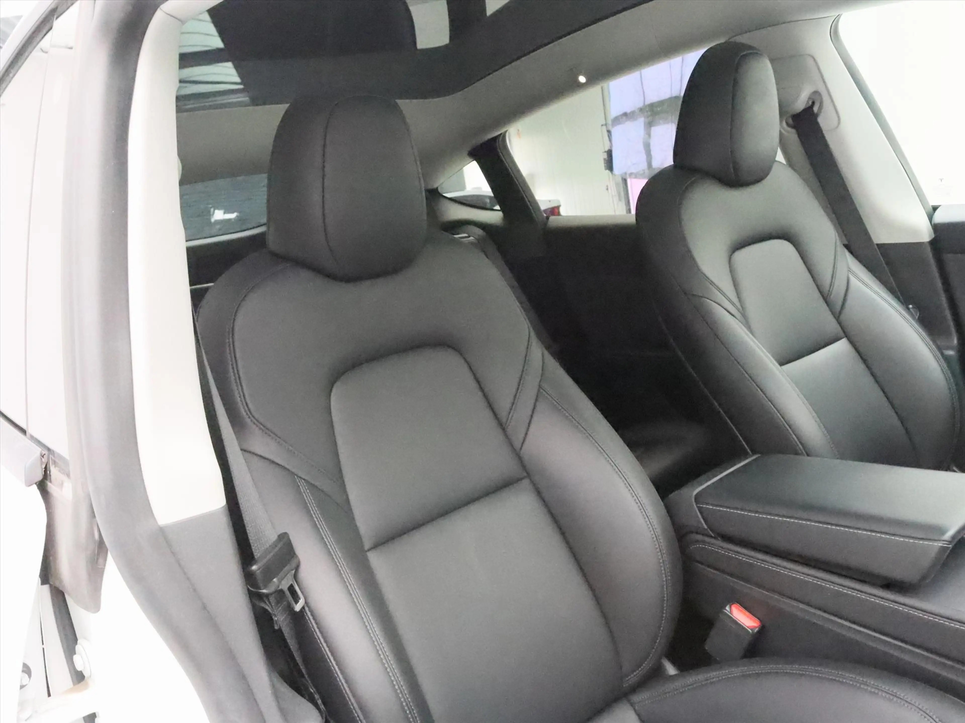 Tesla Model Y Long Range AWD 75kWh 351pk 92.2% SoH [ AMD RYZEN+A — photo 17