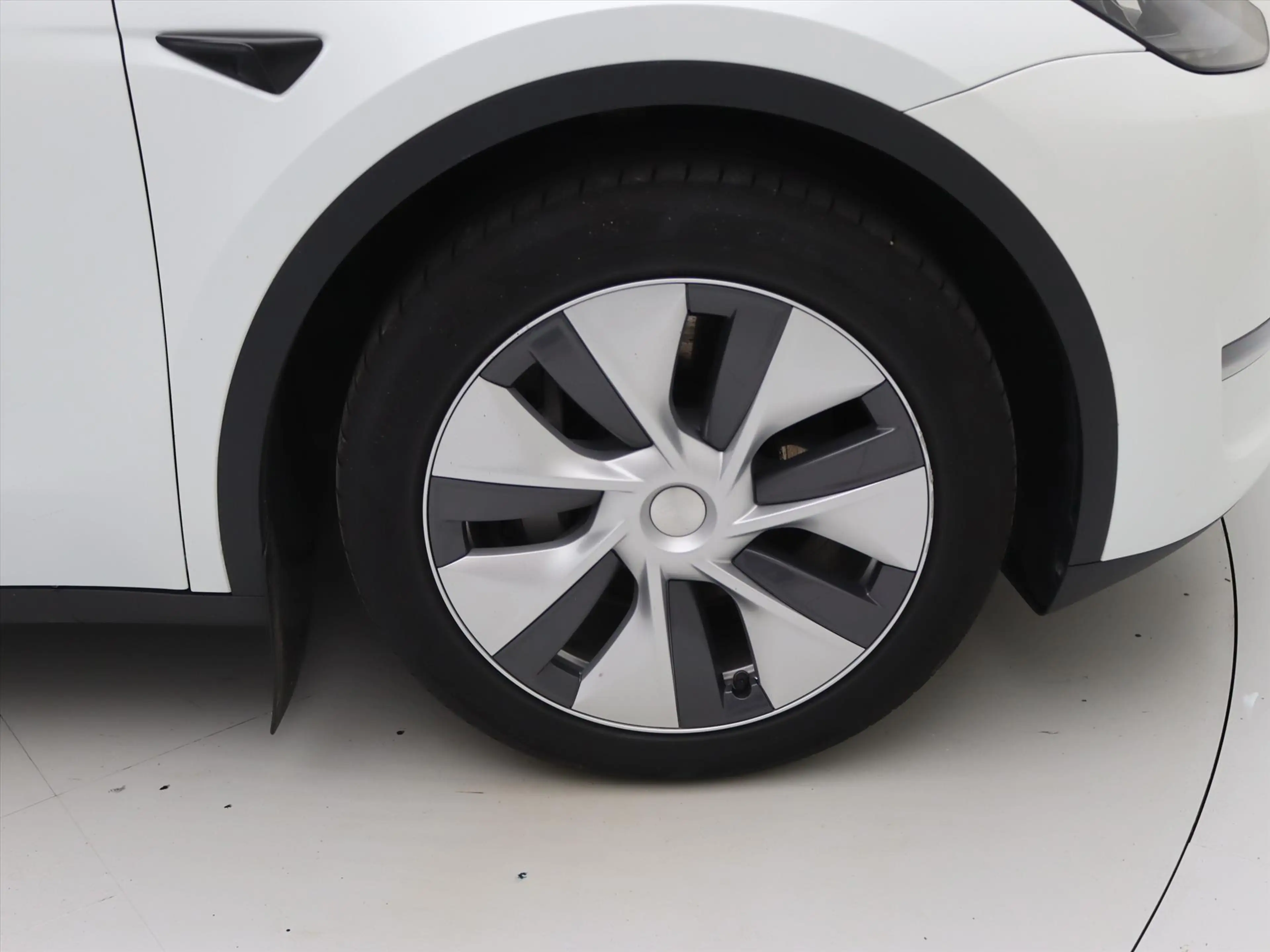 Tesla Model Y Long Range AWD 75kWh 351pk 92.2% SoH [ AMD RYZEN+A — photo 12