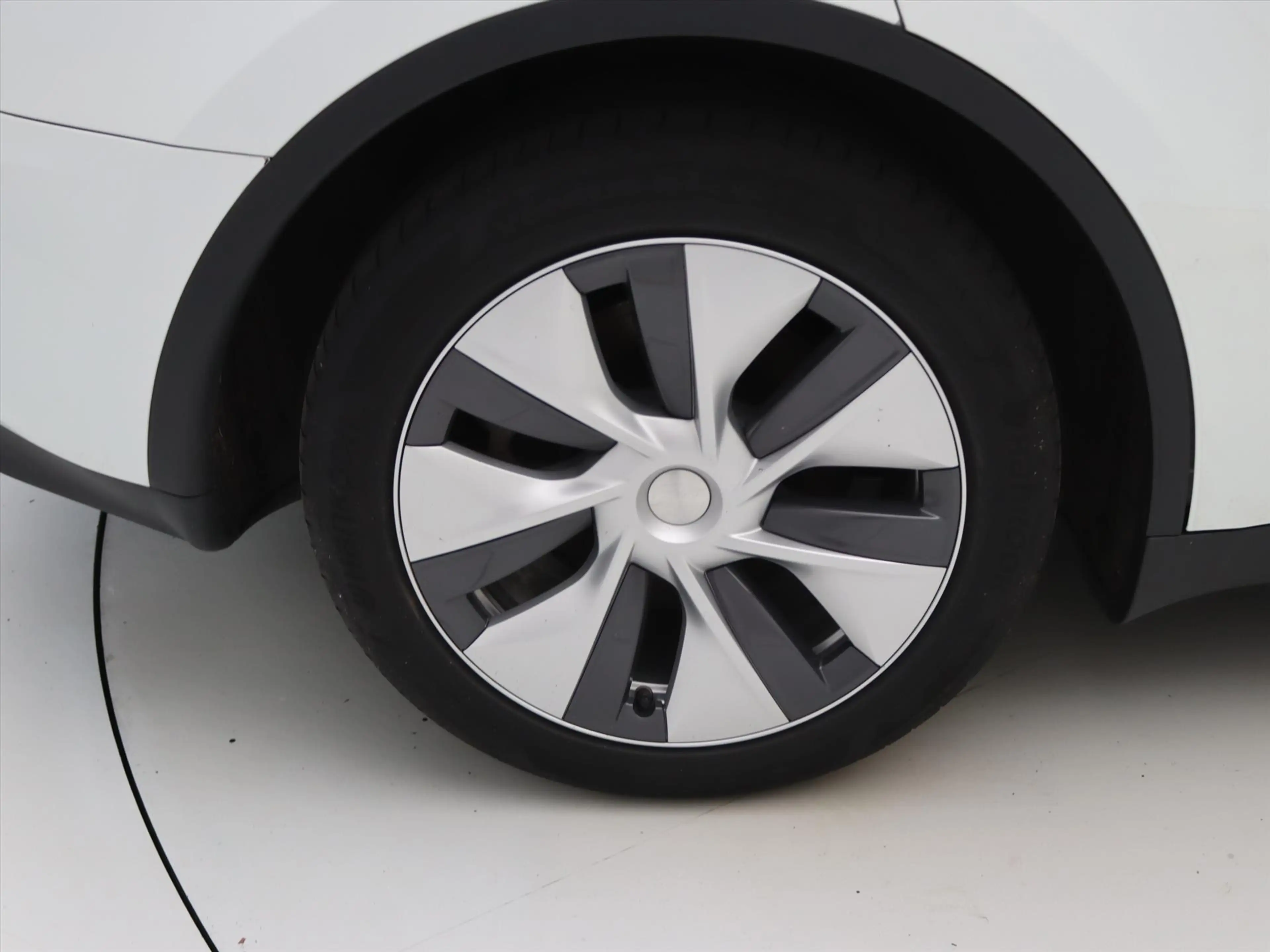 Tesla Model Y Long Range AWD 75kWh 351pk 92.2% SoH [ AMD RYZEN+A — photo 11