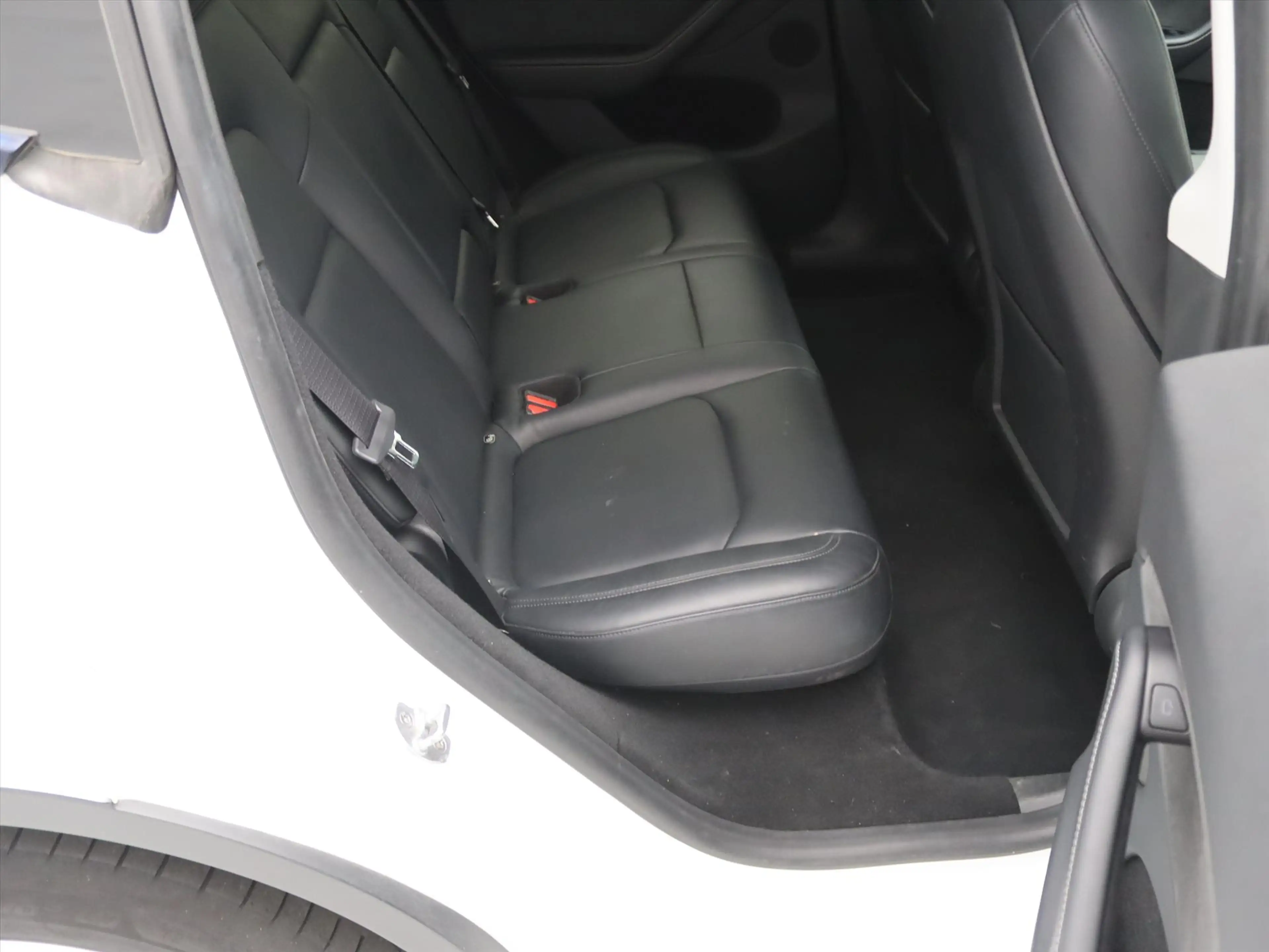 Tesla Model Y Long Range AWD 75kWh 351pk 92.2% SoH [ AMD RYZEN+A — photo 15