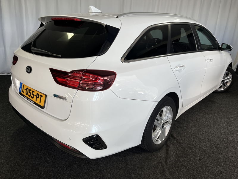 Kia Ceed SW / cee'd SW Sportswagon 1.0 T-GDi MHEV DynamicPlusLine ECC/CAM — photo 3