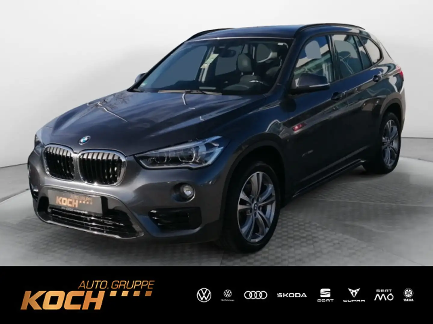 BMW X1 xDrive 20i Sport Line AHK LED Navi Grau - 1