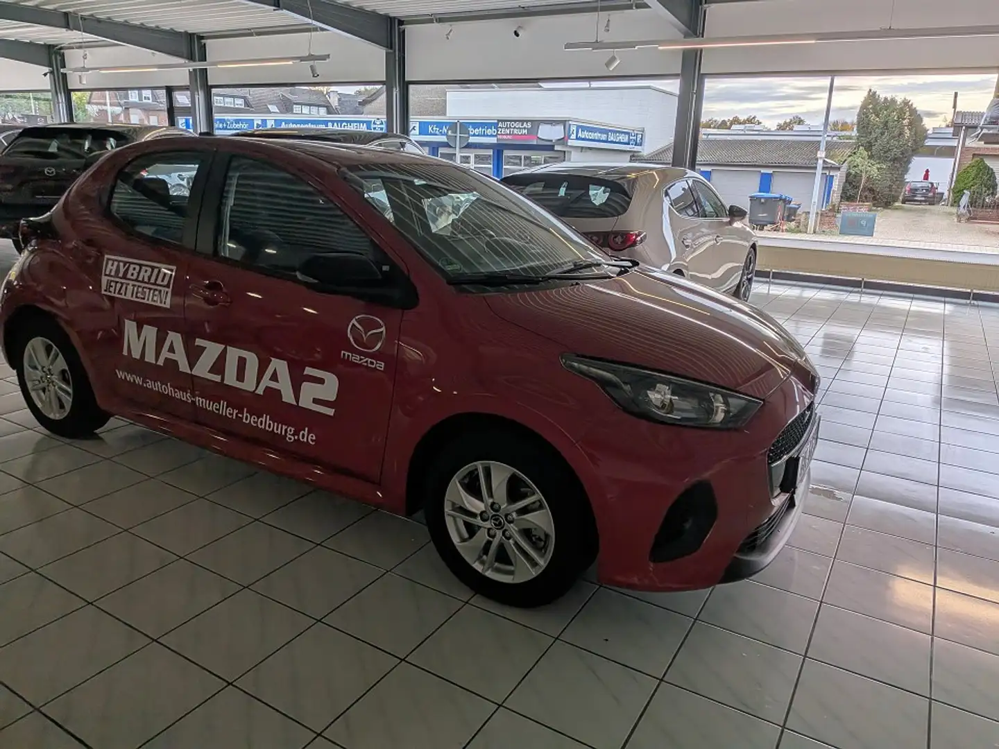 Mazda 2 Hybrid 1.5L Hybrid VVT-i 116 Centre-Line Rouge - 2