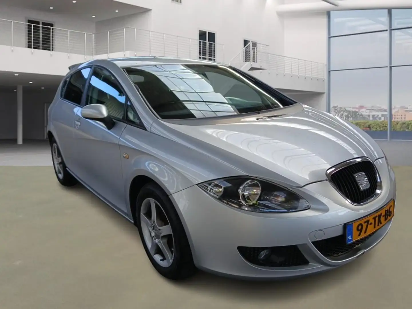 SEAT Leon 1.6 Sportstyle Grijs - 2