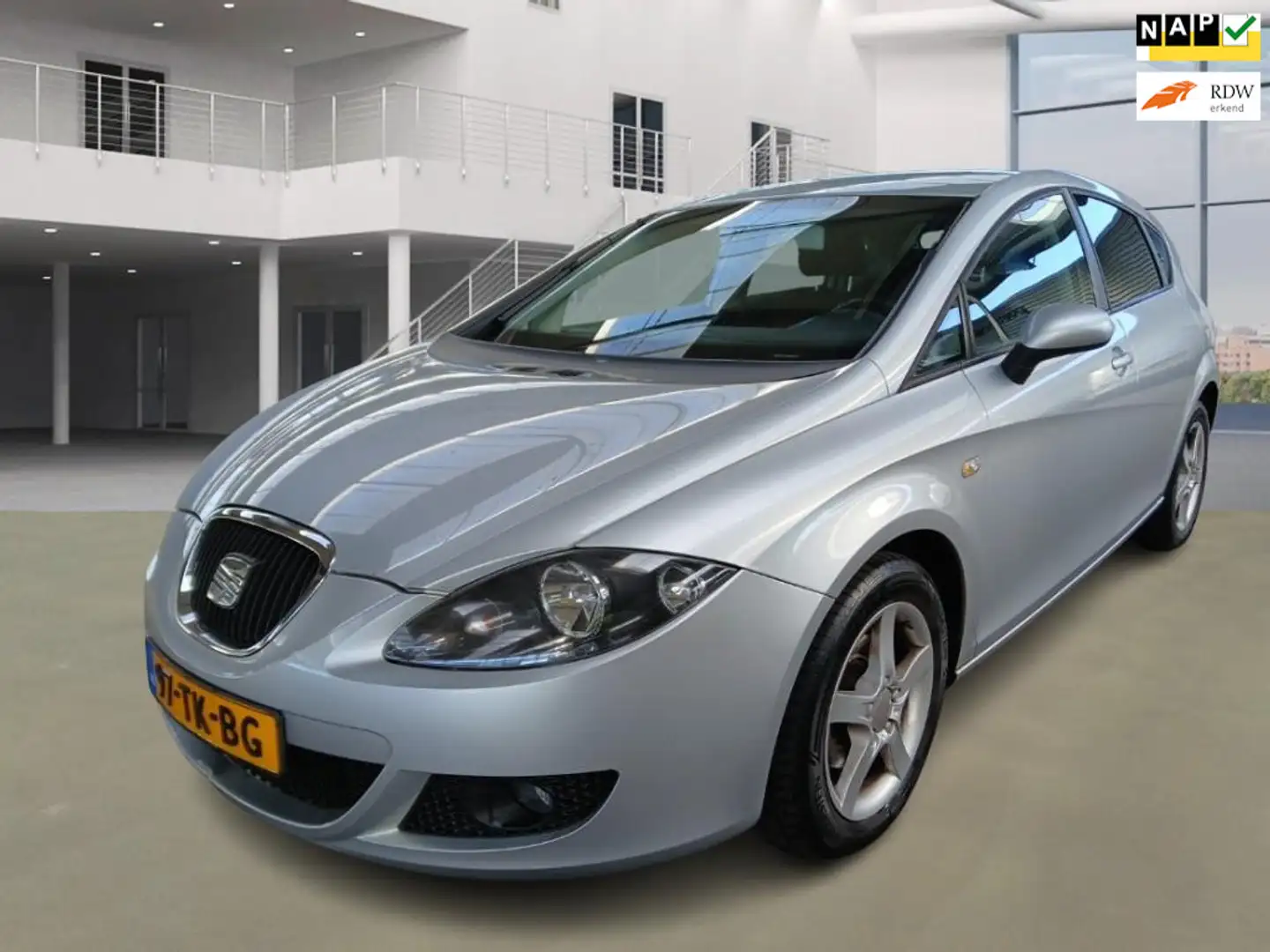 SEAT Leon 1.6 Sportstyle Grijs - 1