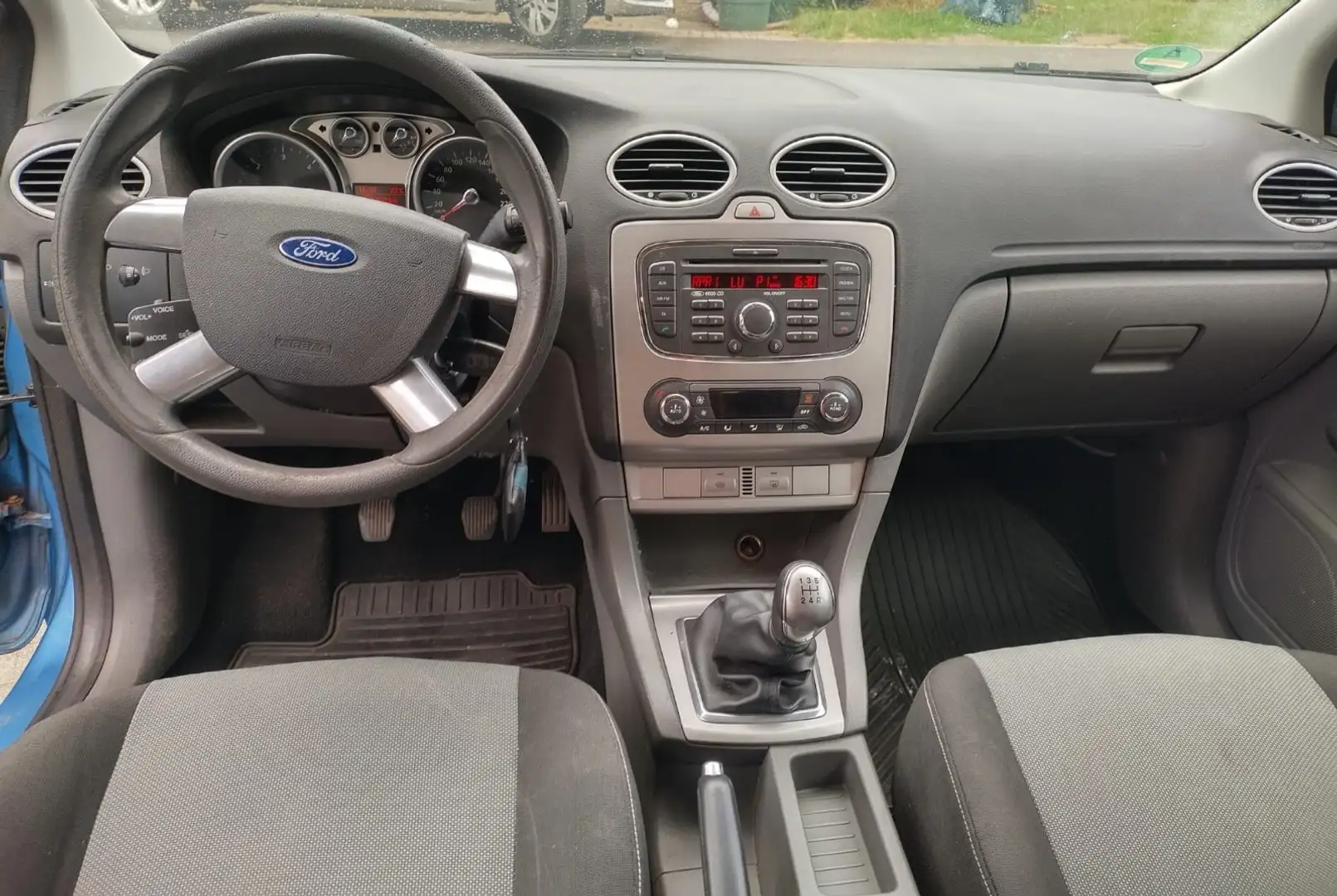 Ford Focus Turnier 1.6 TDCi DPF Black Magic Schwarz - 1