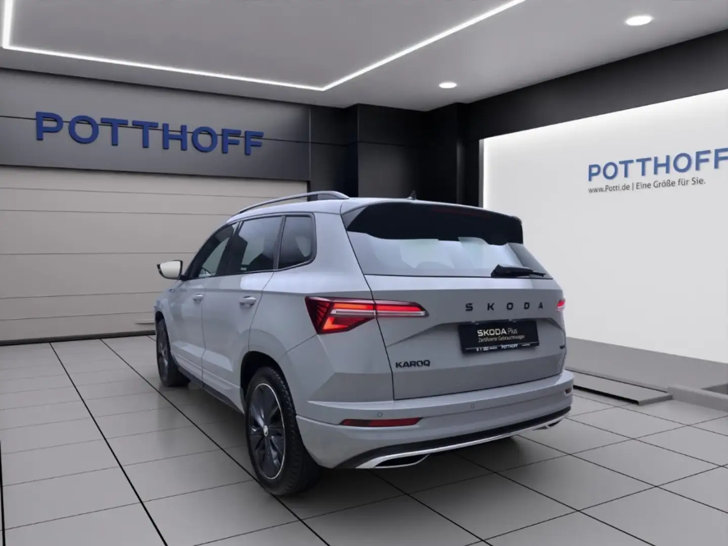 Skoda Karoq 2.0 TSI DSG 4x4 SPORTLINE MATRIX PDC SITZHZG Grau - 2