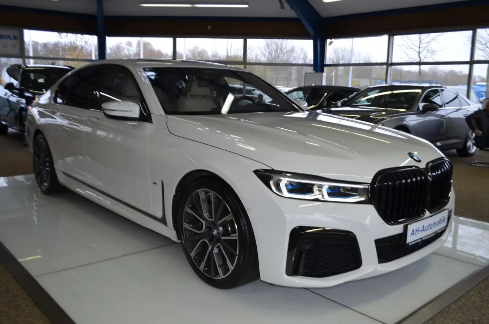 BMW 740 d xDrive M Sport SOFT-CLOSE / XENON / NAVI Weiß - 2