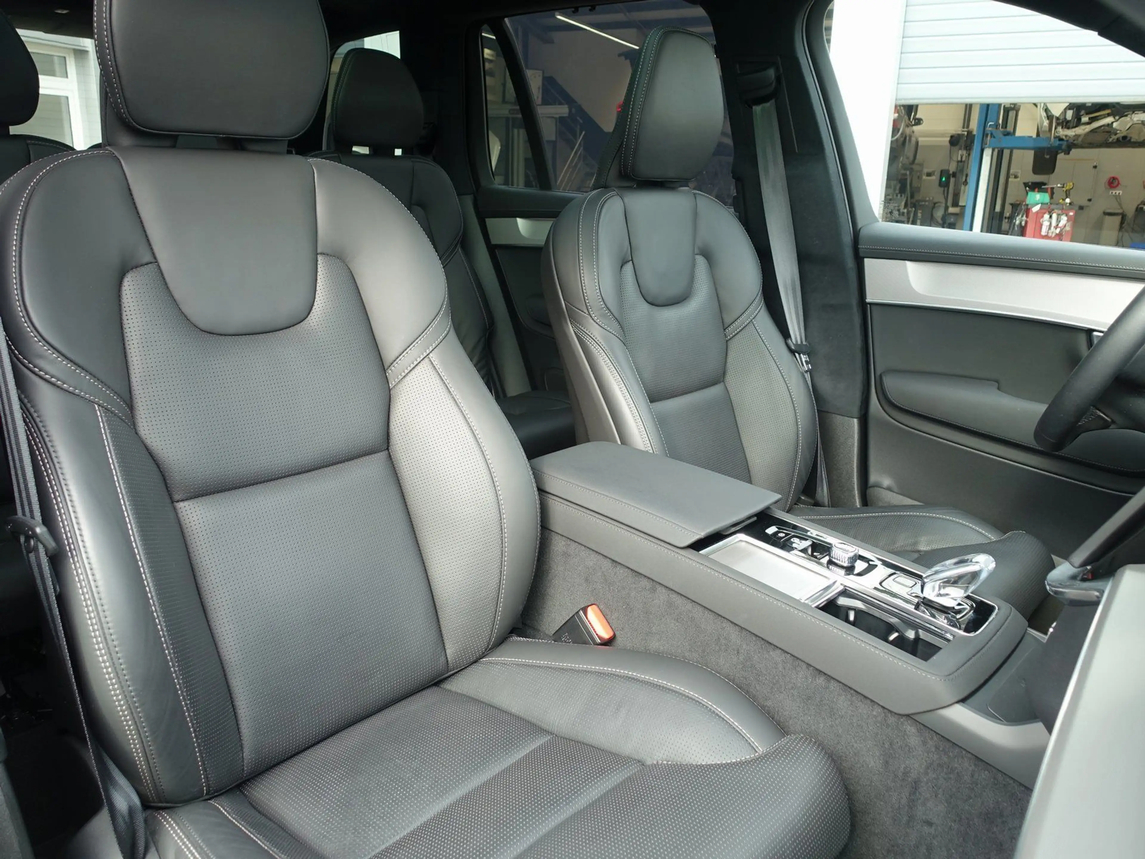 Volvo XC90 Black Edition Ultra T8 AWD Plug-in/FourC — photo 8