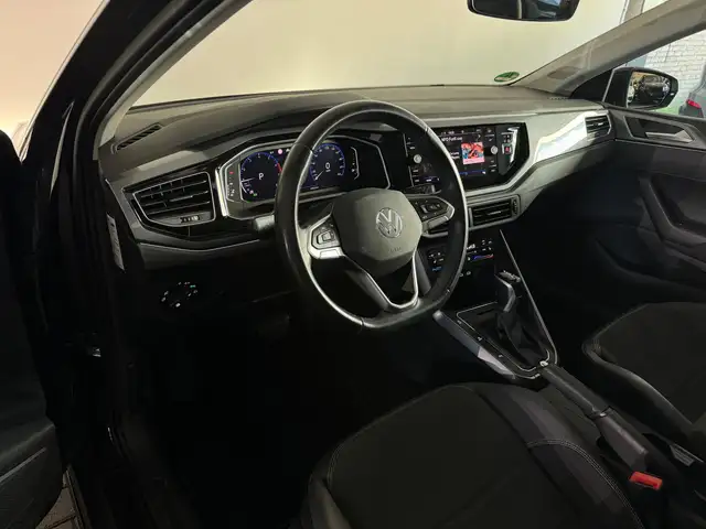 Volkswagen Polo view 2