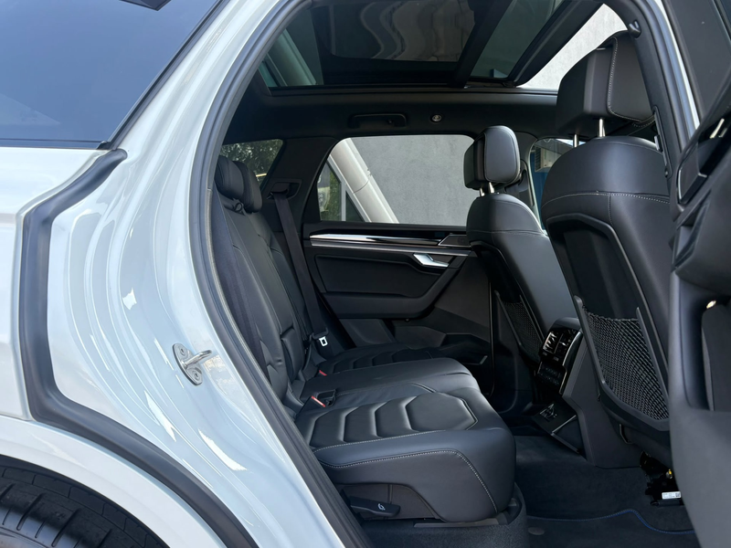 Volkswagen Touareg 3.0 TSi eHybrid 4MOTION R 462pk NW model Luchtveri — photo 19