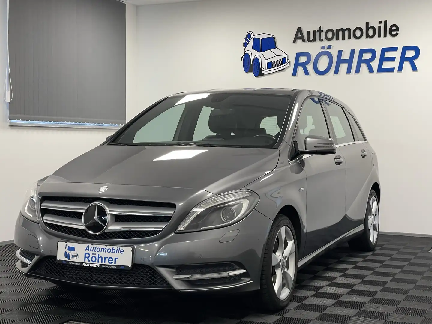 Mercedes-Benz B 200 BlueEfficiency Navi Xenon Kamera Sitzheiz. Grau - 1
