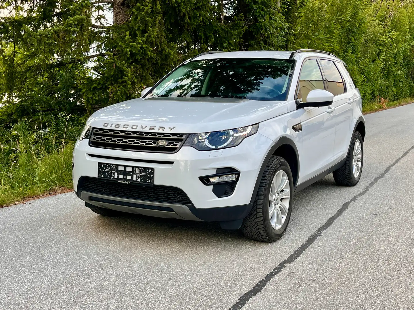 Land Rover Discovery Sport 2.0td FWD Leder nur 140tkm Erstbesitzer Weiß - 1