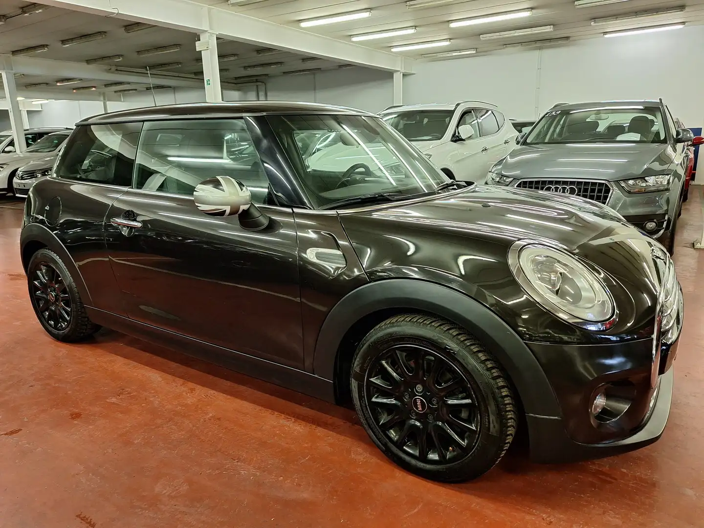 MINI Cooper 1.5 Essence - 8.264 € HTVA Grau - 1