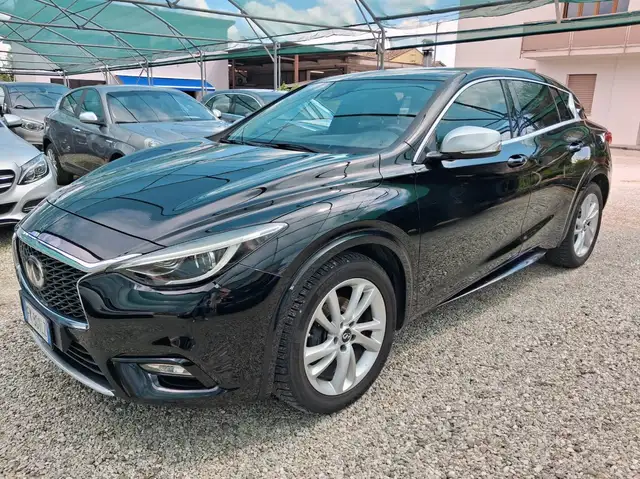Infiniti Q30 1.5d Premium City Black 109cv