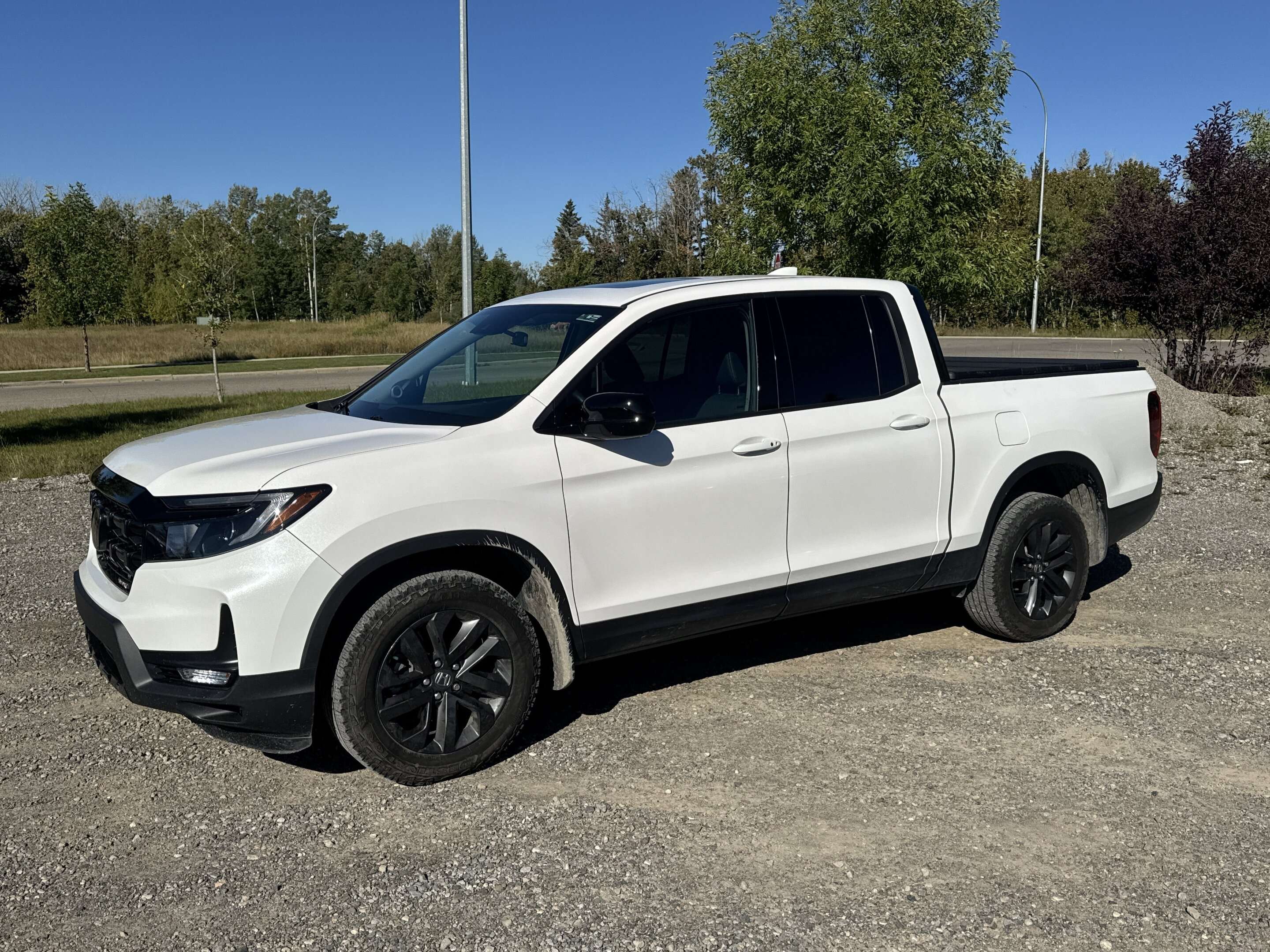 2025 Honda Ridgeline SPORT- 3.6L- SUNROOF - REMOTE START - TONNEAU COVE