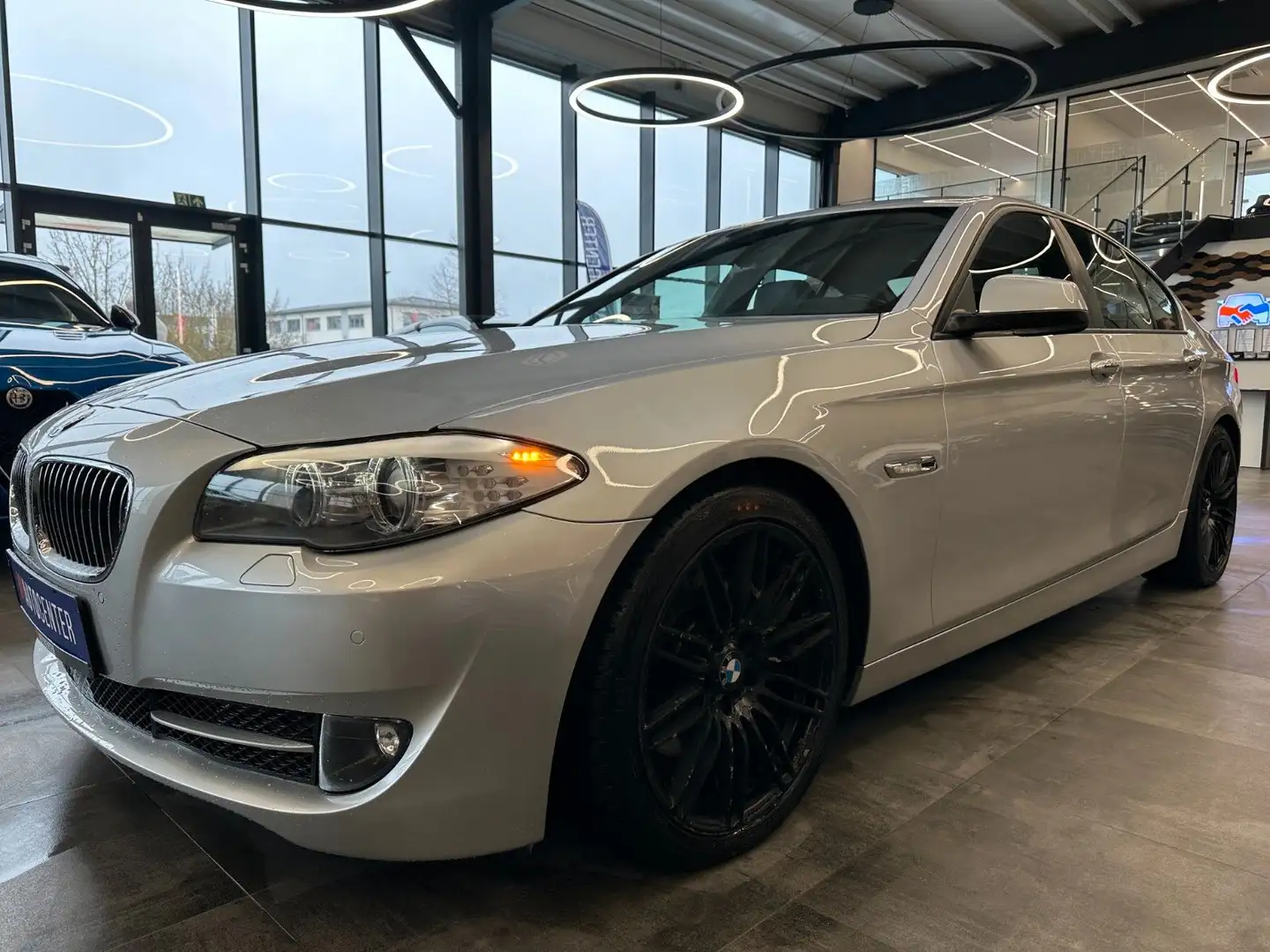 BMW 535 i Limousine *2. Hand*Klima*SHZ*Kamera*Navi* Silber - 2