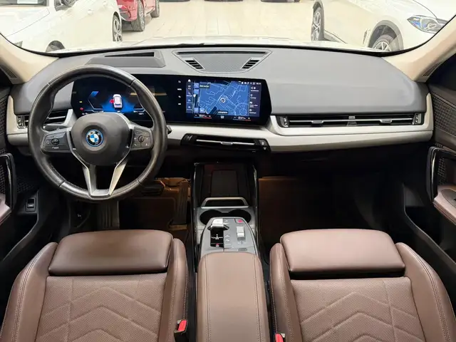 BMW Ix1 view 9