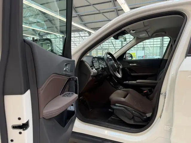 BMW Ix1 view 8