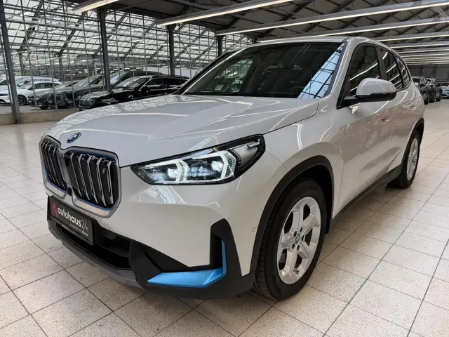 BMW Ix1 view 3