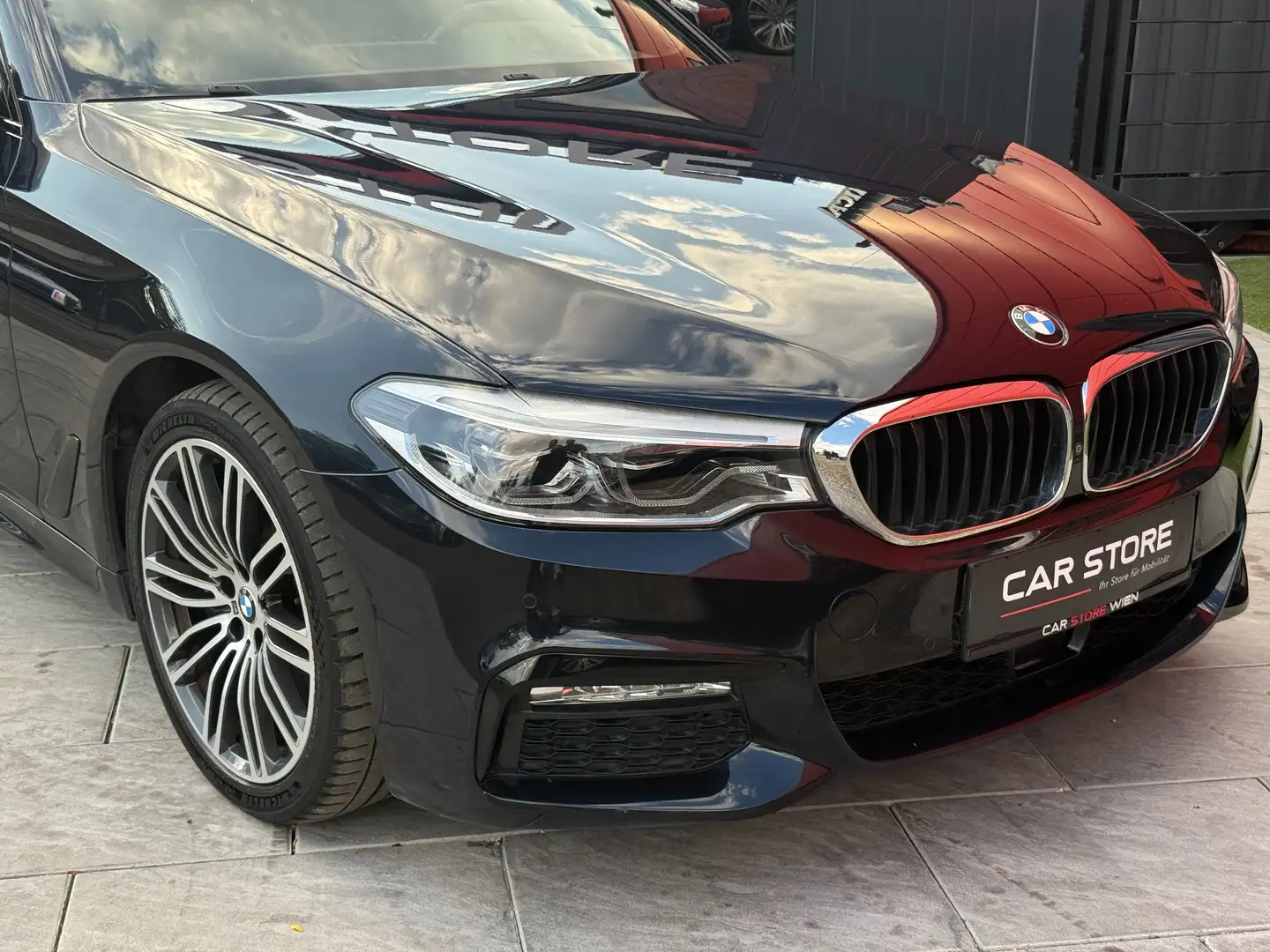 BMW 530 530dxDrive|MSport|Schiebeda|Abstandtemp|Logic7|HUD Schwarz - 2