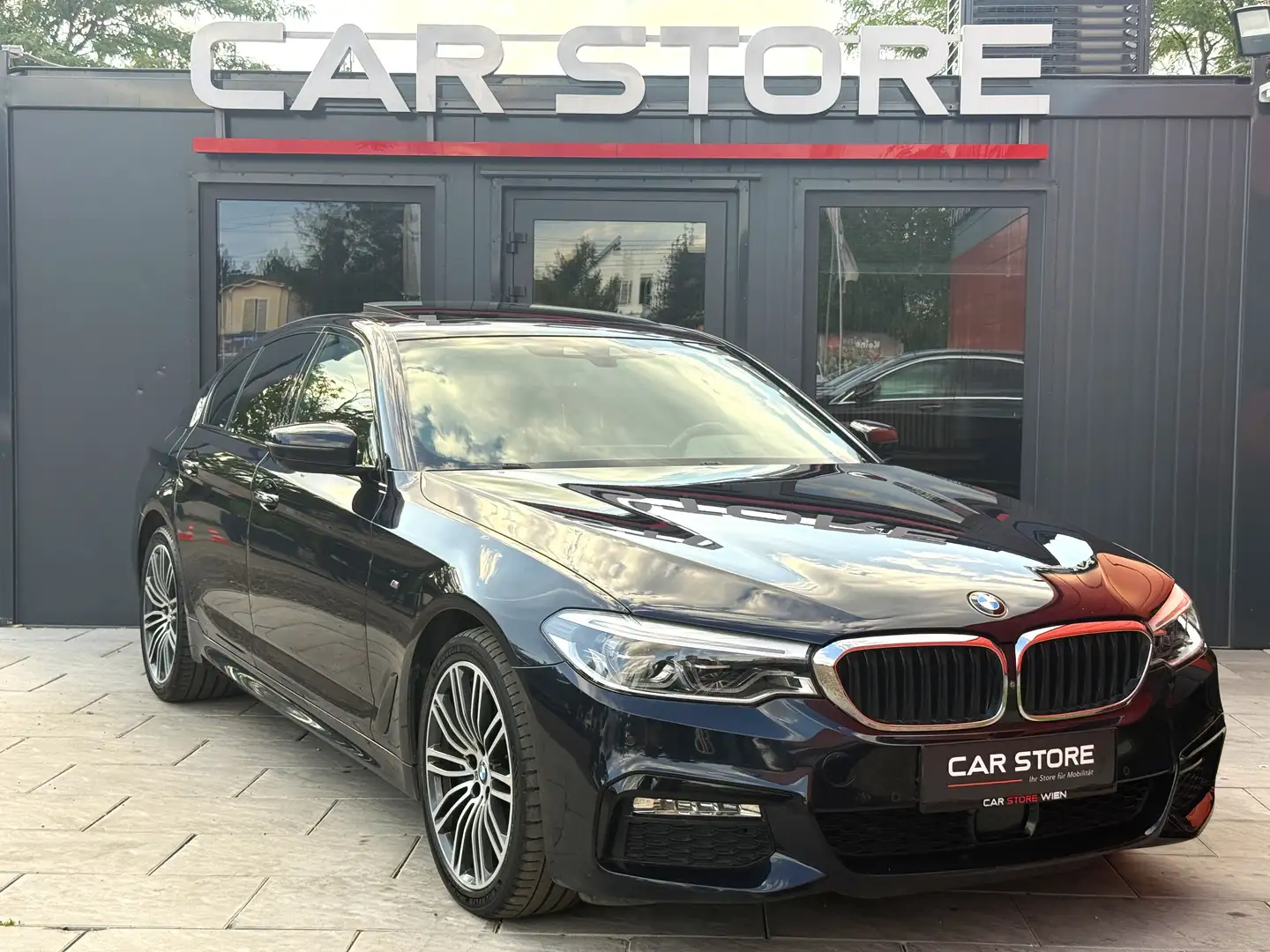 BMW 530 530dxDrive|MSport|Schiebeda|Abstandtemp|Logic7|HUD Schwarz - 1