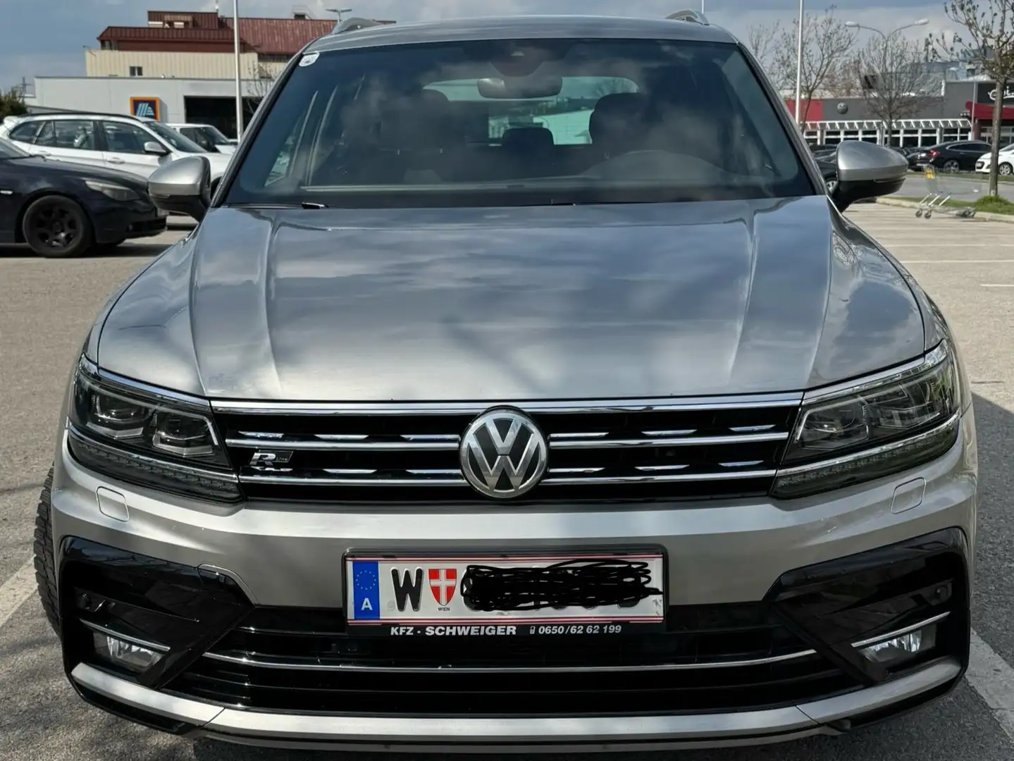 Volkswagen Tiguan 2,0 TDI SCR 4Motion Highline. R-Line Grau - 2