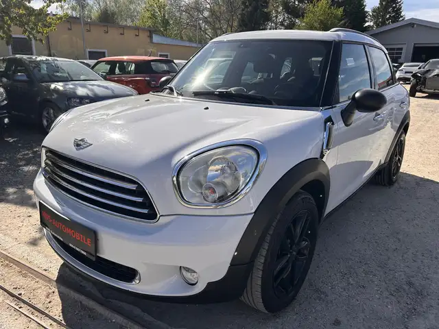 MINI One Countryman 1:6 Benzin Klimaautomatik Pickerl 09 / 2026