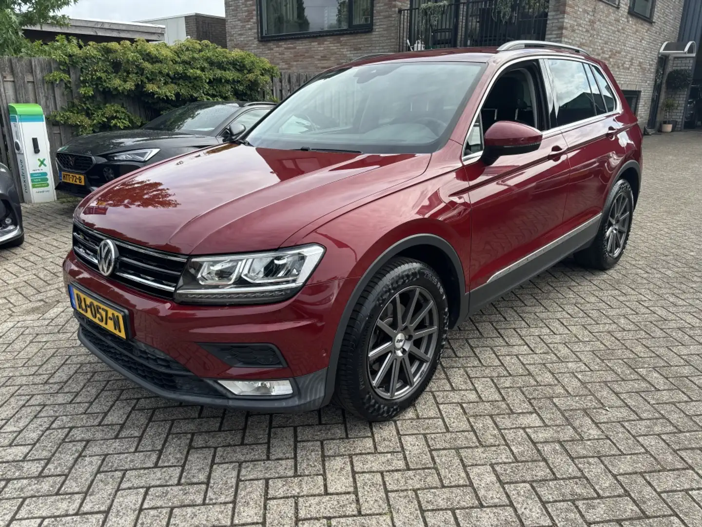 Volkswagen Tiguan 1.4 TSI ACT Comfortline Bns R trekhaak/Apple Carpl Rood - 1