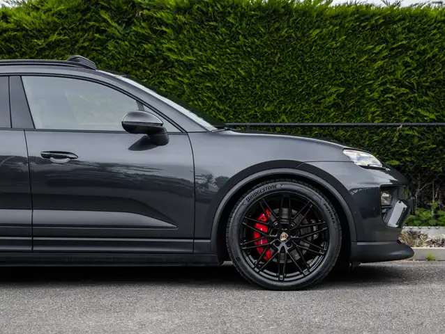 Porsche Macan view 18