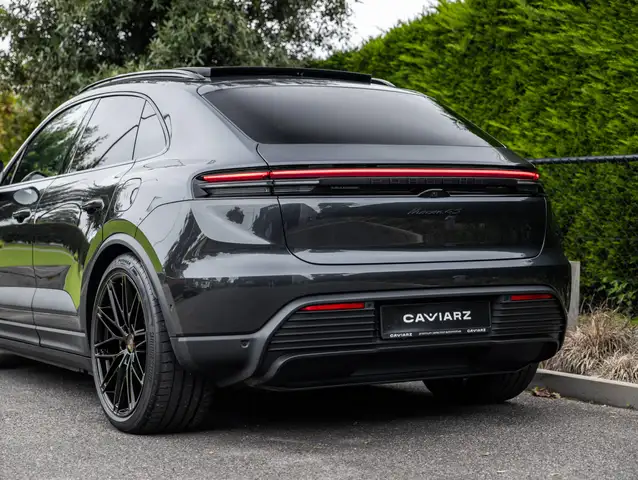 Porsche Macan view 25