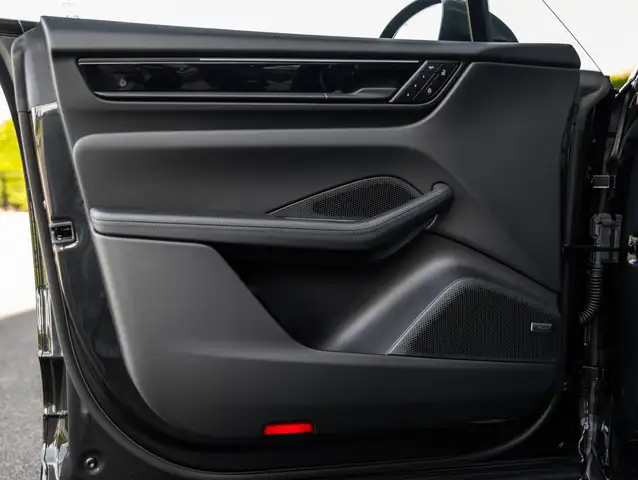 Porsche Macan view 6