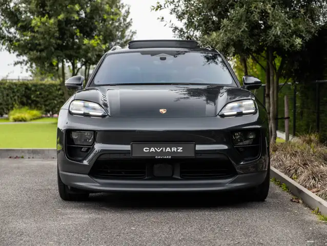 Porsche Macan view 4