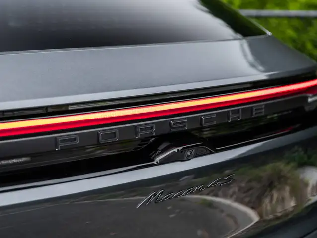 Porsche Macan view 28