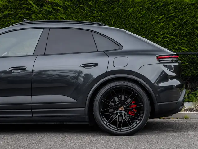 Porsche Macan view 24