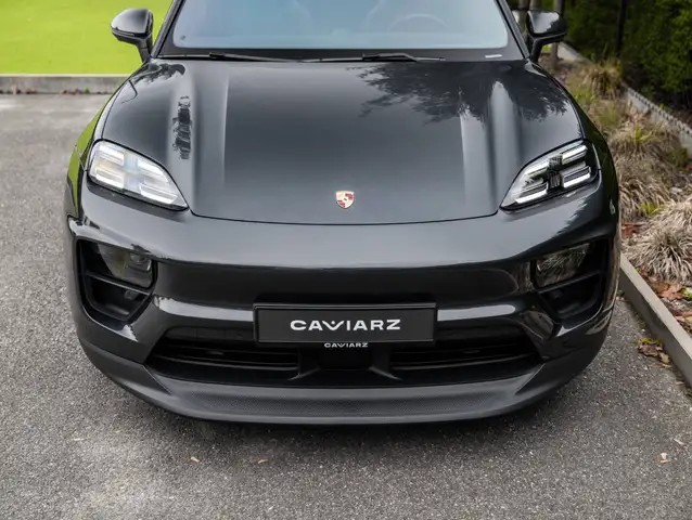 Porsche Macan view 12