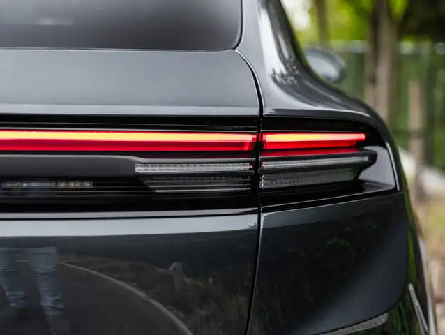 Porsche Macan view 27