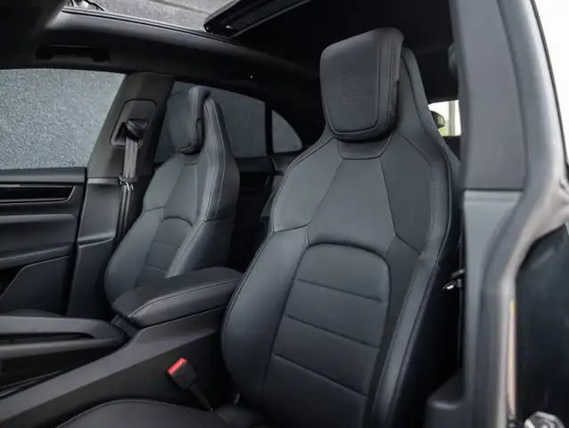 Porsche Macan view 8