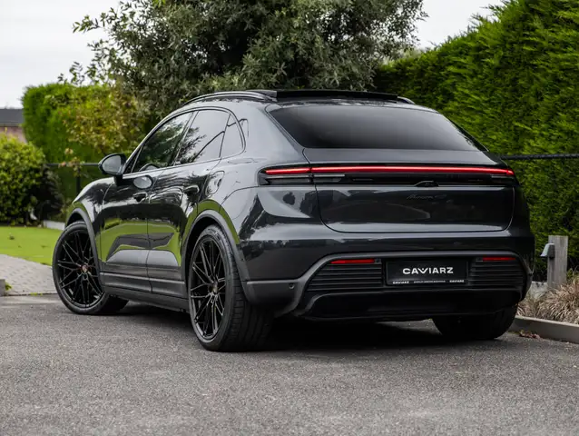 Porsche Macan view 2