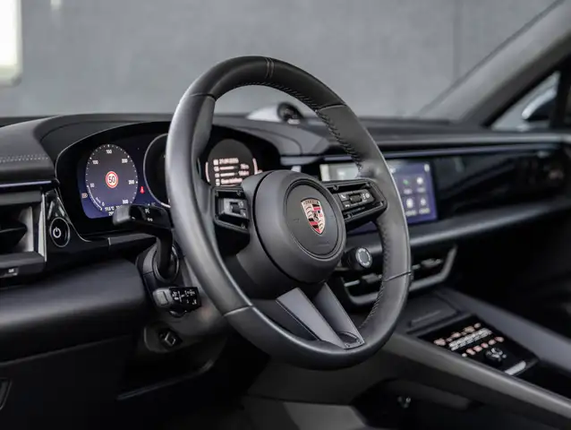 Porsche Macan view 7