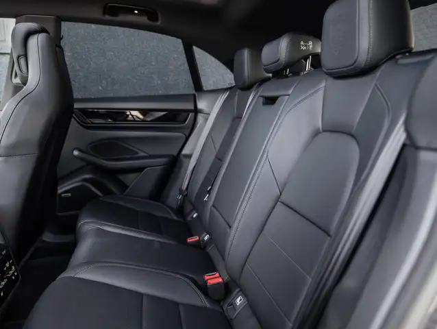 Porsche Macan view 9