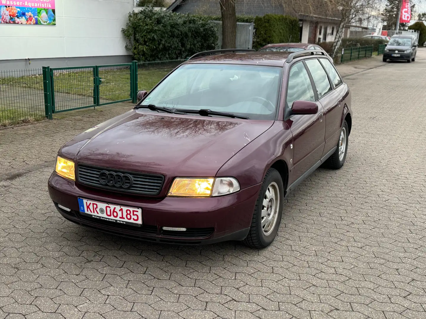 Audi A4 Avant 1.8 Czerwony - 1