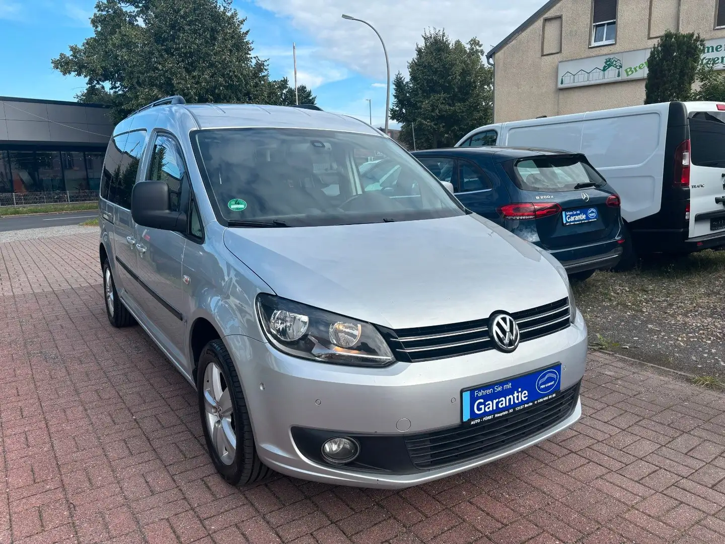 Volkswagen Caddy Maxi 2,0 TDI+AUTOM+NAVI+STANDH+7 SITZER Plateado - 1