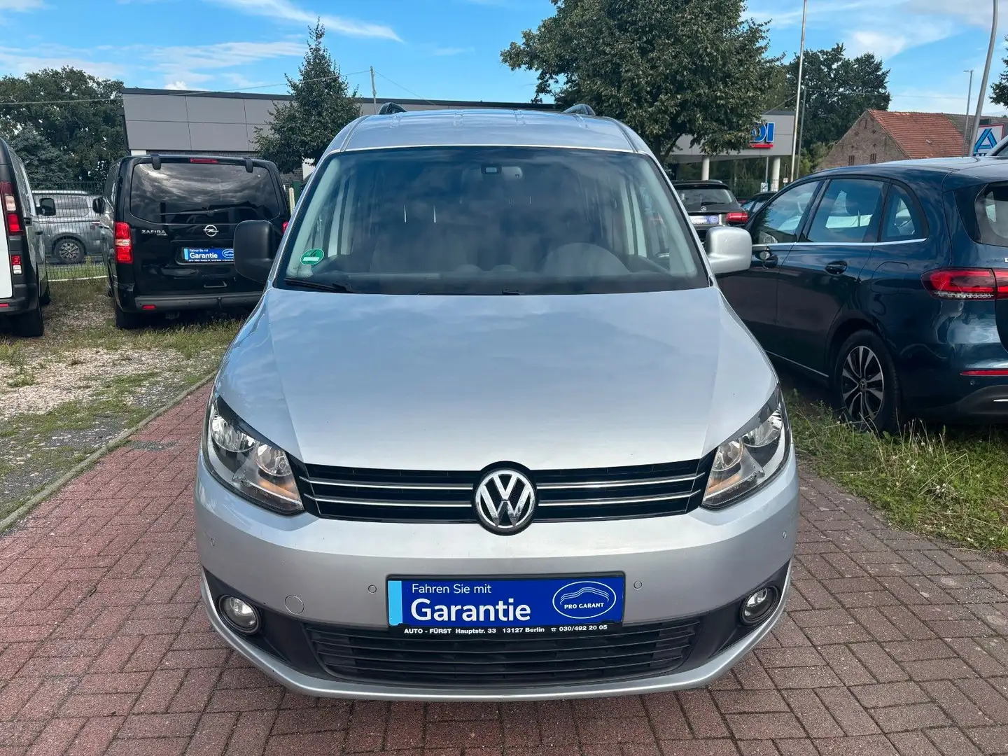 Volkswagen Caddy Maxi 2,0 TDI+AUTOM+NAVI+STANDH+7 SITZER Plateado - 2