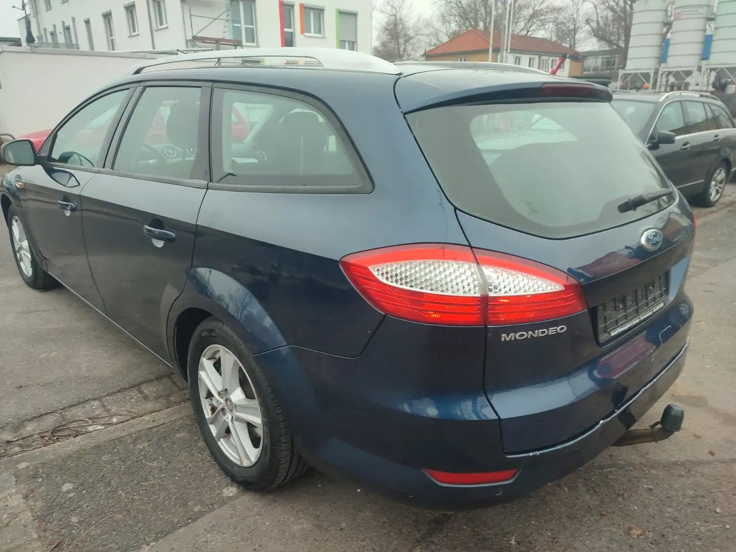 Ford Mondeo Turnier Trend 2,0 Benzin, anhängerkupplun Blau - 2