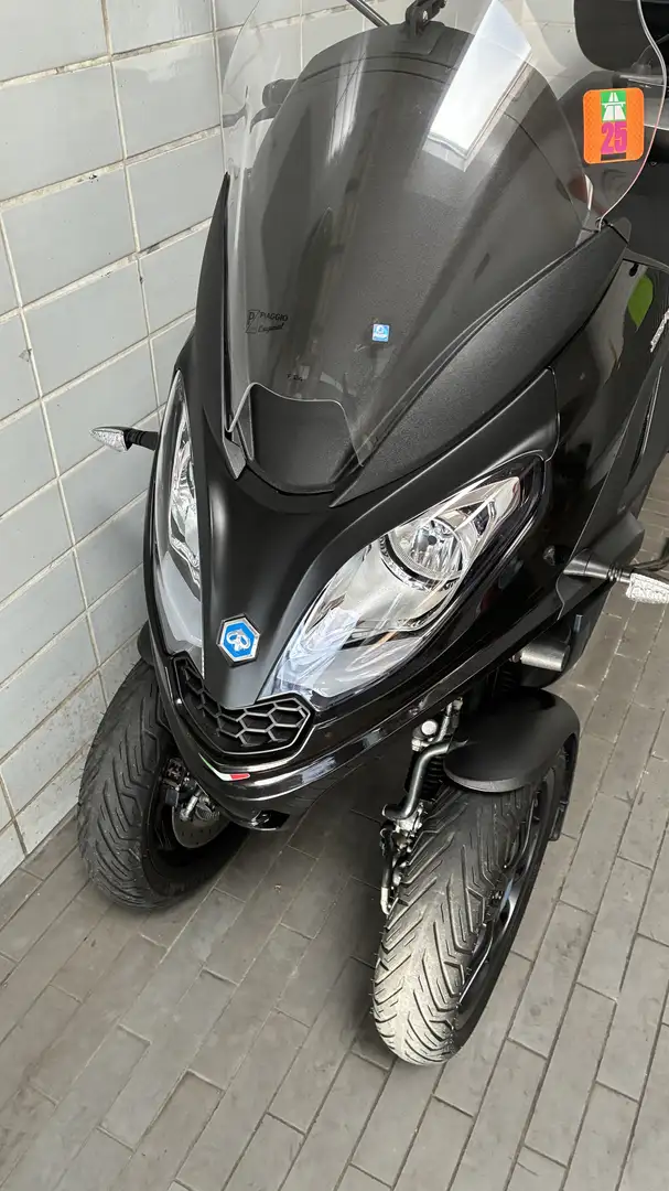 Piaggio MP3 300 300 HPE Schwarz - 1