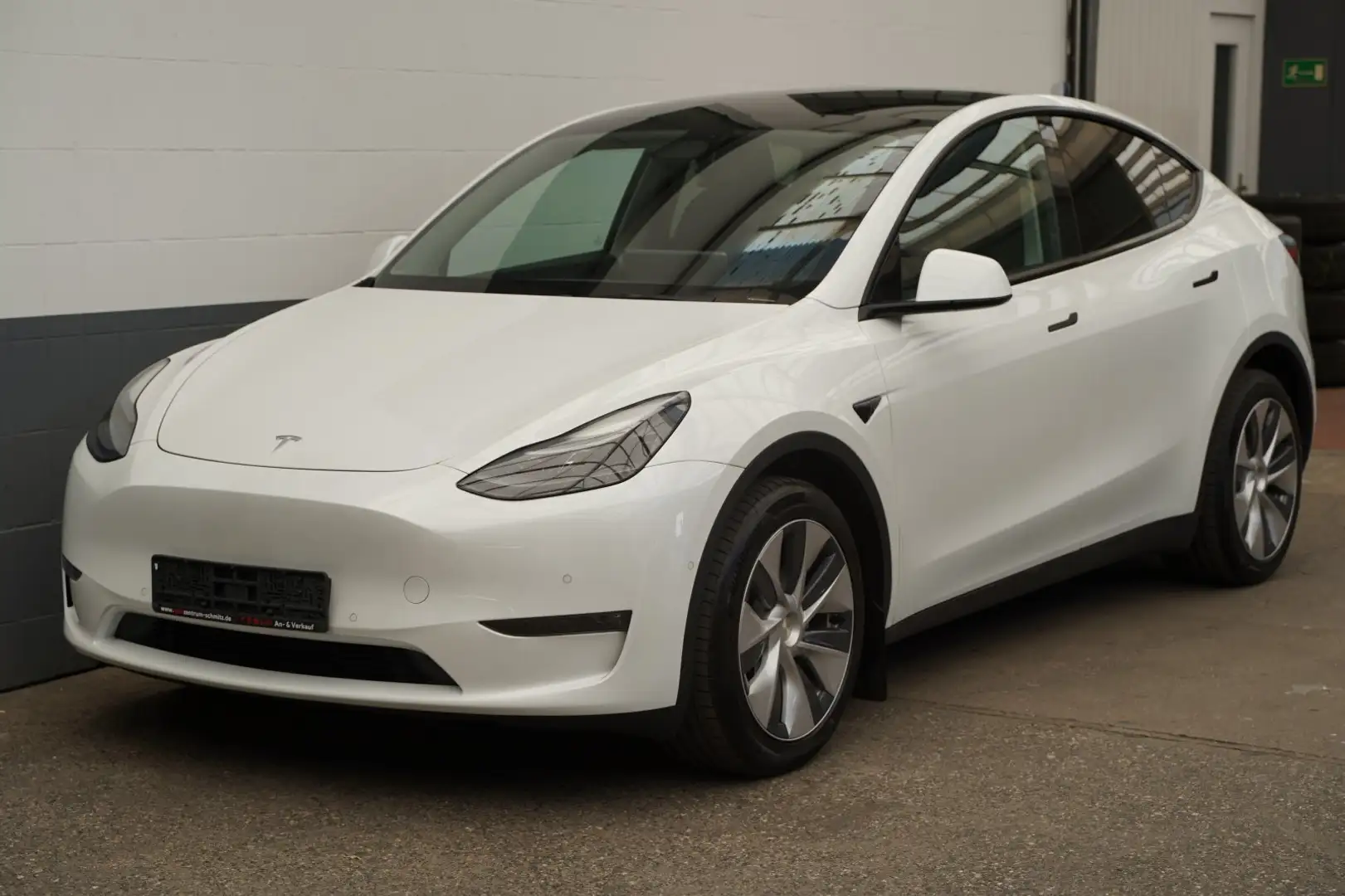 Tesla Model Y Long Range AWD *Matrix-LED*Mwst. ausweisbar* Weiß - 2