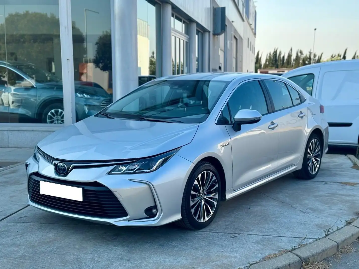 Toyota Corolla 1.8 125cv E-CVT Business Plus Silber - 1