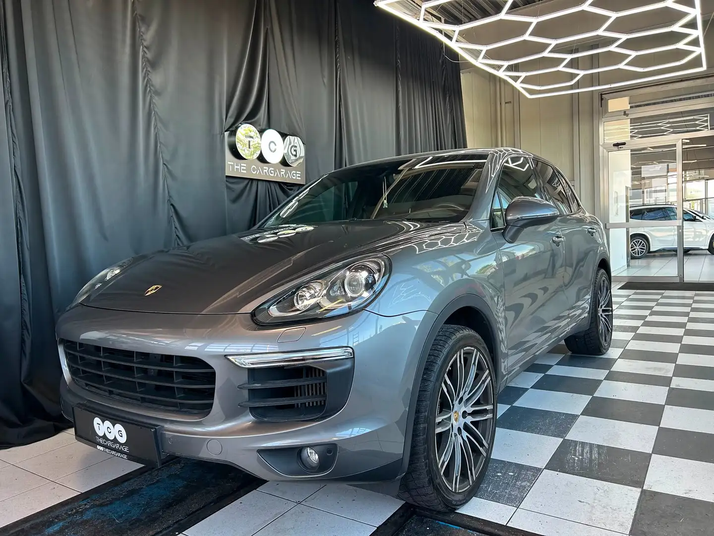 Porsche Cayenne Diesel Grau - 1