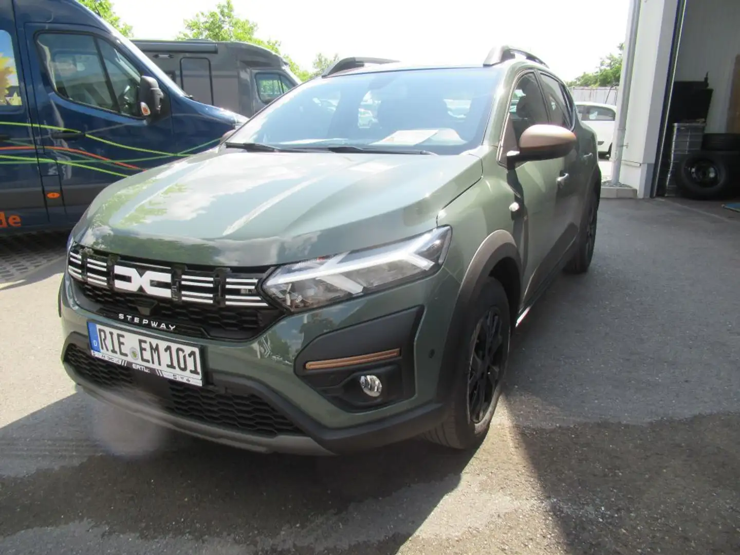 Dacia Sandero Stepway TCe 100 ECO-G Extreme+ Zöld - 1